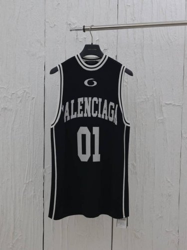 Balenciaga* 巴黎25Ss篮球系列01毛织背心 创新性纱线选材 定织100%高模量人造丝 采用奥地利兰精集团生产的Modal Black系列 通过Nm