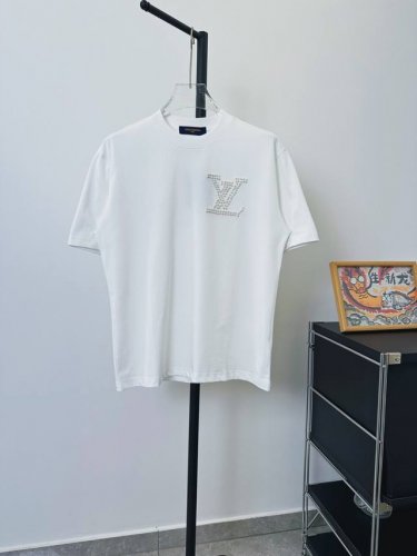 款号：D143 Lv 驴家 珍珠铆钉绣 非烫钻 不会掉 抢购Zp开发定染面料色.产前水洗预缩. 采用280克100%纯棉 精梳双纱面料， 螺纹采用 1*2精棉3
