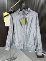 P440 古奇：2025Fw男士连帽夹克男装外套，休闲日常穿搭单品！上身修饰身形、提花面料将时装美学和新都市商务休闲概念完美融合，通体将意式的干练和户外功能性风