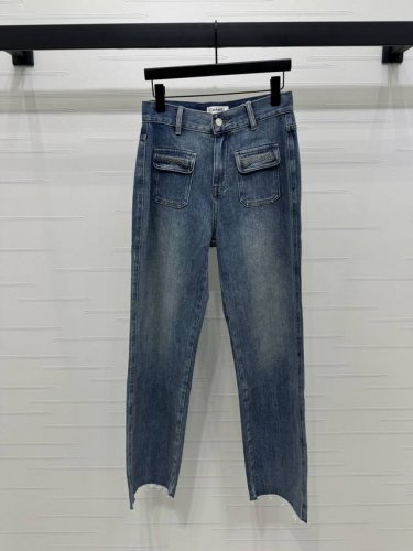 P220上新原单高端品质 Chane* 2025春夏最新系列！翻盖口袋直筒牛仔裤！定制进口斜纹棉牛仔材质 酵素多重水洗 呈现清新浅蓝色 质感上乘 高腰系扣对称翻