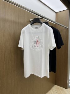 新款 Mon Ss春夏新款首发专柜最新款短袖圆领T恤 高端订制 设计前卫时尚！品牌Logo重工艺设计 高端定制240克面料.手感柔软.穿着舒适.专柜级别精致车线