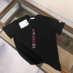 moncler 蒙口 新款男士圆领短袖 情侣T恤 春夏新品 高品质 时尚百搭潮款 定制进口面料 立体字母Logo印花设计 穿着舒适 透气 时尚不失个性 上身休闲