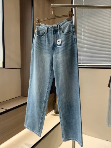 码数：Xs S M L Xl Ysl同款直筒裤 颜色：蓝色 Ysl春季新品同款版型与洗水，采用国际领先进的的洗水工艺，越侧立体砂位，环抱式水洗设计，使得整条裤子
