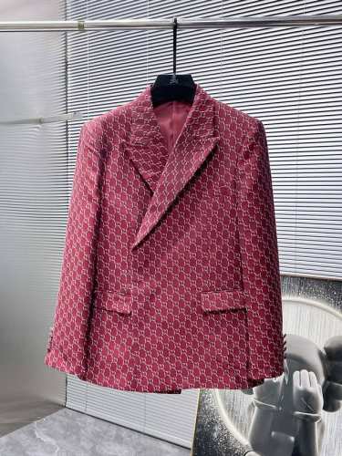 古奇 Gucci 2025Ss春秋新款 西装 西服 ，高端版本！专柜定制面料 透气舒适度高，细节无可挑剔，品牌元素设计理念，体现高品质。手感细腻柔软！呈现休闲裁
