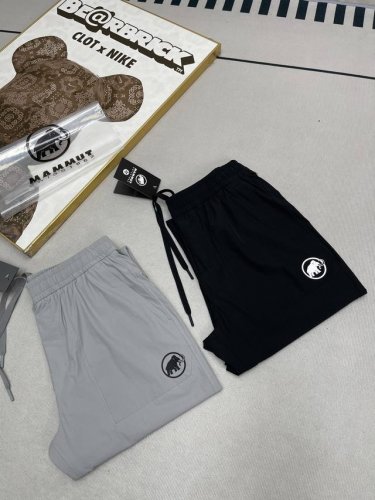 Mammut 猛犸象夏季新款透气户外速干休闲长裤 户外的每一步 都充满挑战与惊喜 当你穿梭在山林之间 汗水浸湿衣物 行动受到束缚 心情也随之大打折扣 别让这些困