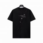 高版本Givenchy 纪梵希 错位字母印花短袖T恤，采用32支 G双纱纯棉面料 舒适透气 程度刚刚好 领口同缸1X1螺纹、无色差、定位裁剪、Oversize宽