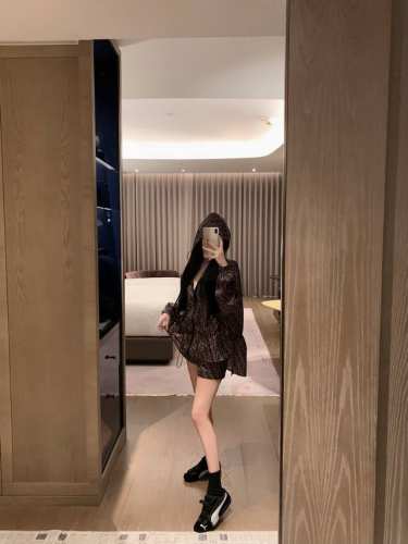 Fendi 芬迪老花字母连帽外套短裤套装～～五一出游省去搭配烦恼啦Sml 图末