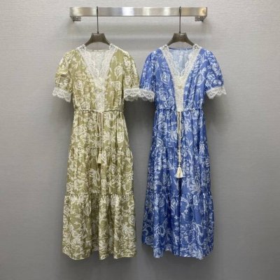 va*25Ss 性感V领金属扣点缀蕾丝花边设计收腰连衣裙，高级面料，颜色:图片2色，面料：印花棉面料 Smlxl