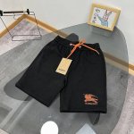 Burberry 巴宝莉战马休闲短裤 面料采用精梳棉面料，轻薄透气，抗皱免烫，不起球，不掉色，松紧腰带设计，贴合身形，方便调整，男女同款 颜色：黑色 尺码：M-