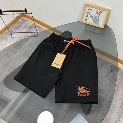 Burberry 巴宝莉战马休闲短裤 面料采用精梳棉面料，轻薄透气，抗皱免烫，不起球，不掉色，松紧腰带设计，贴合身形，方便调整，男女同款 颜色：黑色 尺码：M-