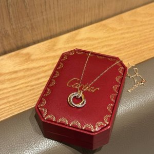Cartier 卡地亚新品三环镶钻项链 三色金项链 经典耐看百搭 电镀超厚金 正品一致 玫瑰金色超百搭显白哦 全套包装