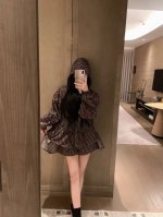 上新 Fen* 芬迪 25Ss老花字母连帽外套短裤套装～～ 五一出游省去搭配烦恼啦 颜色：卡色 码数：Sml见尾图