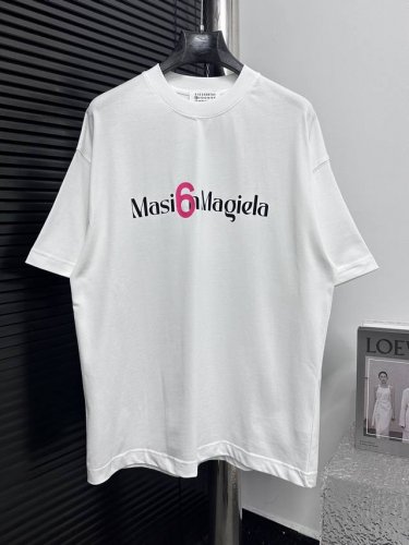 Maison Margiela 马吉拉24Ss字母数字印花T恤短袖 Logo标识精致升级，灵感源自八十年代复古原版面料官方同款短袖T恤 面料手感非常舒服春夏砖柜