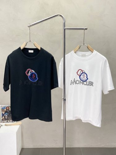 moncler蒙口独家专供新款原单男士休闲短袖 高端定制 高端版本 时尚百搭爆款进口面料 手感超柔软细腻 穿着亲肤舒适 高端精品 代工厂P精细做工 上身非常赞