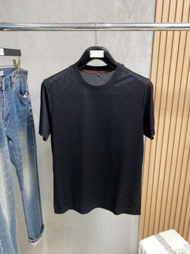 古驰25Ss春夏 新品 定制蚕丝面料丝滑透气！时尚经典圆领短袖时尚单品设计，更加时尚舒适，高标准定制，上身非常有型，胸前品牌经典Logo 图案 客供辅料，客供进