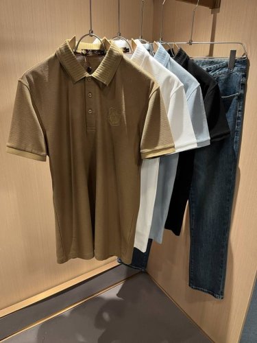 bur*Erry 巴*莉 2025春夏新款男士短袖Polo衫，品牌最新设计元素！既不单调也不复杂,恰到好处的展现品味！客供顶级定制珠地棉面料！舒适吸汗透气根本不