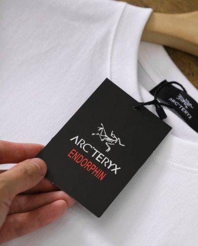 arc'teryx 始祖鸟渐变色旋转万花筒纯棉短袖T恤男女同款 Arctertx 主推款面料采用百分百260克纯棉面料，质感柔软顺滑，进口特殊工艺印花，设计上则