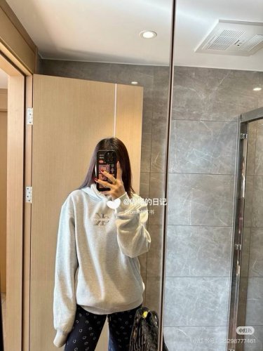 P160高品质 品名：Ck-23Ss秋冬新款小标字母刺绣连帽长袖宽松卫衣 男女同款 版型：宽松 颜色：麻灰色-黑色 尺码M-L-Xl 衣长 胸围 肩宽 M 73