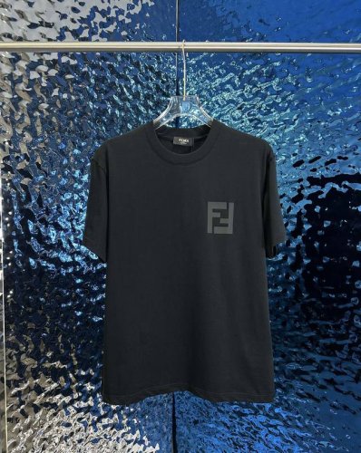 fendi 芬迪 新款上市 专柜系列纯棉T恤 全新设计灵感 极具时尚代表性 精致Logo设计 手感舒适透气 极为时尚耐看有腔调 上身效果高端大气 极致有型的百搭