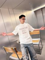 华伦家 2025春夏新款首发专柜最新款短袖圆领T恤 高端订制 设计前卫时尚 品牌Logo重工艺设计 高端定制面料.手感柔软.穿着舒适.专柜级别精致车线.做工精细