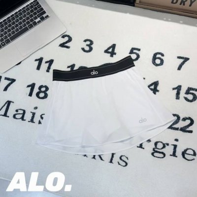 alo运动A字短裙 内置安全裤 -面料：采用原版一比一定织定染弹力面料。 -辅料：原版拆解开发，一比一定制的小标，领标，水洗，吊牌，五金等等。 -工艺：原版分解