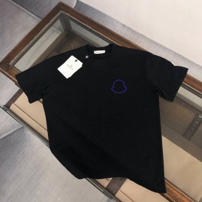 moncler 蒙口 新款高级成衣定制 时尚潮流休闲短袖T恤 温儒柔软细腻柔软 上身亲肤 舒适 凉爽 胸前品牌图案个性时尚 活力十足 时尚百搭必备款 颜色 黑色