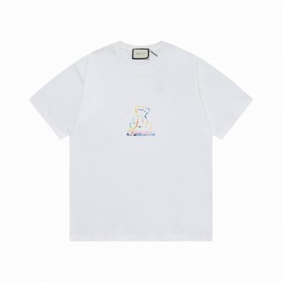Gucci 上新 新款T上货 古奇标志印花图案 后幅反标设计 1:1高品质 百分百纯棉洗水处理 布料精梳紧密赛络纺 不缩水不变形 更舒适柔软 高克重手感更好 三