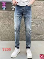 Dior 迪奥 男士牛仔裤原厂原布原洗水！进口原版水洗弹力面料，复杂的手工艺叠加，任何一个洗水环节多停留几秒都会变成完全不一样的颜色效果，所以越加珍贵，特别持久