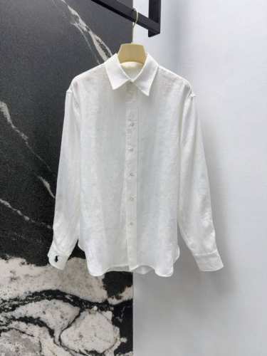 rl 25Ss 春夏新品老钱风亚麻翻领衬衫 采用100%进口亚麻 上身清爽透气又舒适 演绎慵懒随性的高级单品 刺绣Logo设计高级又耐看 亚麻的天然纹理和透气性