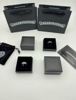 chrome Hearts克罗心开口戒指 复古方形开口 玩酷必备单品。无敌细节，看实拍！ 顶级泰银工艺！别具一格的质感和色泽，使首饰粗犷而古朴。经过特殊处理,可