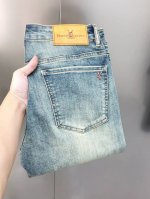 ysl 圣罗兰2025春夏新款男士修身小脚牛仔裤 官网同步简洁时尚 爆款 高端定制 原单狠货 后裤袋Logo标设计 定制进口丹宁水洗牛仔纯棉面料 原版辅料 做工
