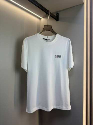 Moncler 25Ss新款 精选百分之百新疆长绒棉面料，立体裁剪，纯棉材质穿在身上柔软舒适，亲肤透气，水洗不变形， 细节之处尽显高级， 胸前Moncler标志