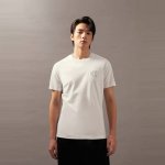 2025Ck春夏新品Calvin Klein男士短袖T恤 专柜特供限定二件装礼盒 圆领T恤是一款时尚的主打单品 采用经典款型 穿着舒适方便 这款单品设计简约 采