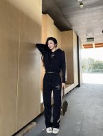 套装 连帽卫衣休闲风套装 进口材质 上衣拉链 胸口刺绣 时尚潮流穿上一套洋气显瘦 整体效果时髦低调有气质 size S M L 款号81501