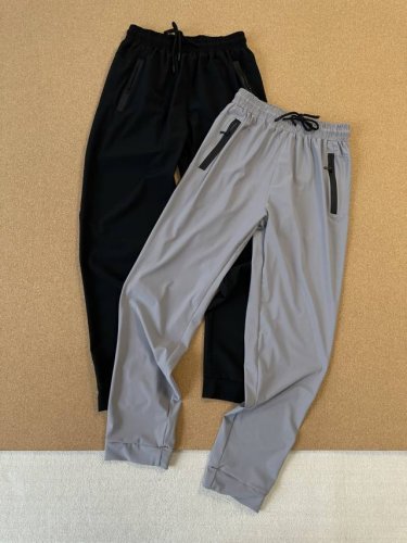 露露Lululemon抽绳松紧户外运动休闲吸汗透气直筒拉链口袋纯色简约休闲时尚百搭 男女同款 颜色：黑色 灰色 尺码：M-3Xl 身为运动达人，你肯定渴望一款能