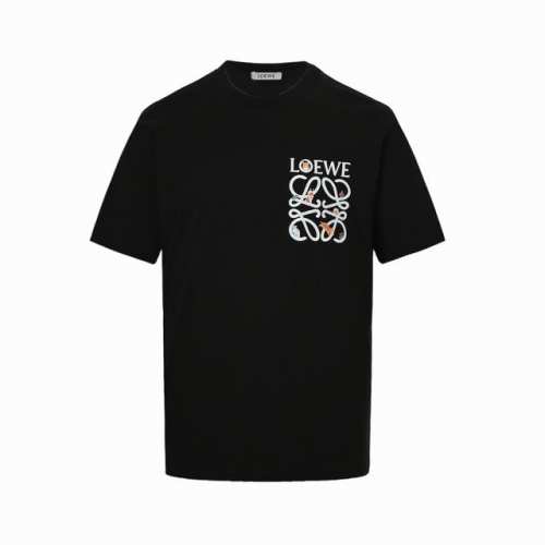 Loewe 罗意威 25Ss 胸口印花Logo短袖 定制250G高克重 针织棉面料精心制作，手感特别的扎实，质感拉满，胸口罗意威Logo标识加上小动物印花，可爱