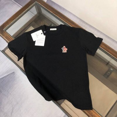 mon*Cler 蒙口 最新款情侣款短袖T恤 面料上身舒适透气 不僵硬 修身的剪裁 采用高定定制纯棉面料 上身舒适有型 内搭单穿都完全没问题 时尚潮人必备 颜色