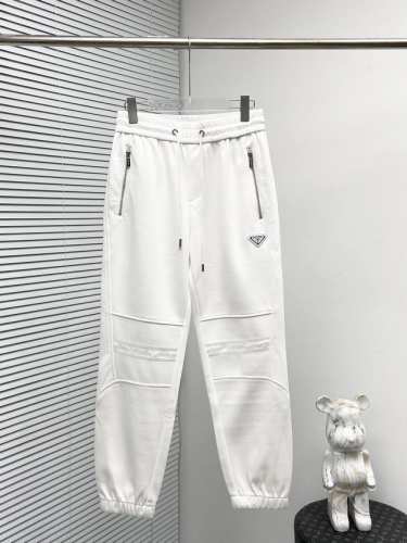 p210 Prada 2025春季新款休闲裤！官网同步发售。品牌经典Logo休闲裤 ，定制面料，舒适度极好，手触感强烈。辨识度极高，完美品相工艺。 尺码：M-3
