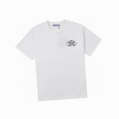 普拉达 prada 夏季新款 经典小标刺绣圆领短袖T恤，高端品质采用定制定染高克重面料，洗水完高达280G纯棉双纱面料，螺纹增加到2.7 不变形，宽松Overs