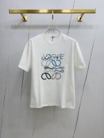 ss罗意威纯棉最新面料经典标识图案Logo时尚简约潮流短袖，最顶级的品质专柜原单短袖，顶级制作工艺进口面料，专柜款独特设计，采用进口高端订制面料。官网在售！面料