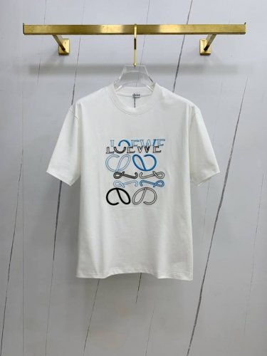 ss罗意威纯棉最新面料经典标识图案Logo时尚简约潮流短袖，最顶级的品质专柜原单短袖，顶级制作工艺进口面料，专柜款独特设计，采用进口高端订制面料。官网在售！面料