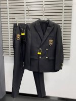 P790 套。Dolce&Gabbana杜嘉班纳春秋新款西服套装，外贸公司订单 简约休闲西装外套，独家专供进口原版聚酯纤维面料，透气柔软保暖性很强，笔挺垂感十足