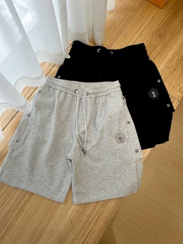 chrome Hearts 克罗心 25年夏季新品短裤 采用进口原版面料 顶级刺绣工艺字母图案Logo 原版五金辅料装饰 独特设计 卖相上身时尚帅气 #8834