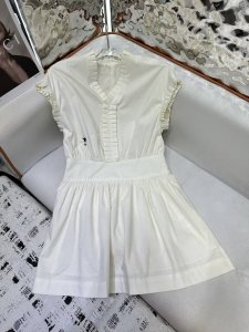 dior*2025夏季新款 V领荷叶边袖衬衫连衣裙 腰部小蜜蜂刺绣 法式气质减龄款 极致独特设计 单色 Sml