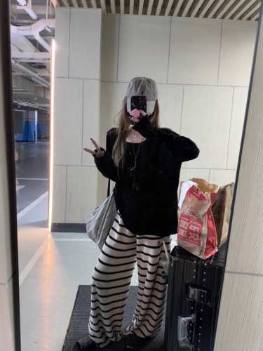 上新 Rl 拉夫 小马刺绣条纹亚麻裤 好纱线 不起球 这组亚麻纱线价格p贼贵 纯属个人私服很爱 穿上不想脱下这种 颜色：杏色 码数：Sml S码推荐： 80~1