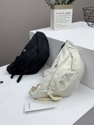 轻量运动神器！Lulu2025最新款情侣款运动出行轻便小腰包！多种上身方式：可单肩可斜背可胸包可腰包！极度轻量级而且容量超级大、轻松出行，最实用的一款腰包， 零