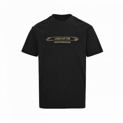 louis Vuitton 路易威登 25Ss 金丝框刺绣珠地棋盘格短袖 珠地布的表面是疏孔状的 形状与蜂巢相似 这使得它比普通针织布更透气耐洗 它不仅具有高雅