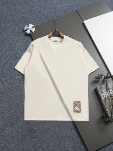 burberry 巴宝莉 Logo经典0战马徽章 精致升级，灵感源自八十年代复古 原版面料 官方同款 短袖T恤 定制260克同缸染面料 手感非常舒服 春夏最新砖