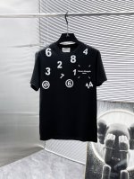 马吉拉 2025Ss新款 半袖 体恤 短袖 圆领T恤，高端版本！专柜定制面料 透气舒适度高，细节无可挑剔，品牌元素设计理念，体现高品质。手感细腻柔软！呈现休闲裁