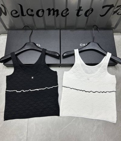 新品上线 款号: 0# #香香暗纹Logo背心实拍图